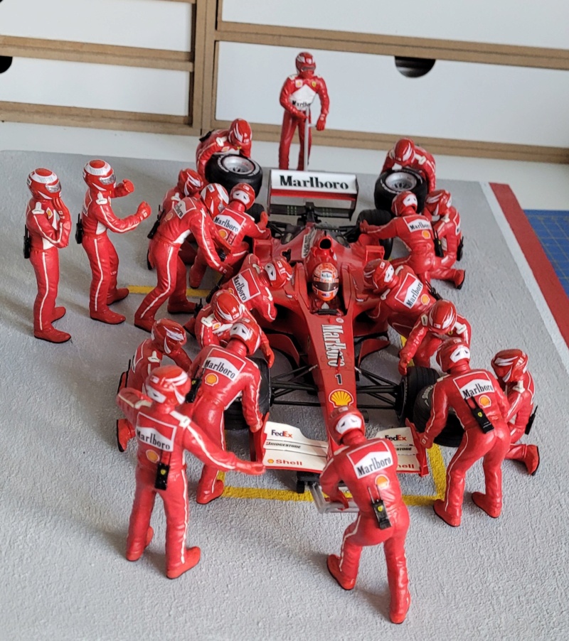 Projet Ferrari F2001 Tamiya 1/20e...avec beaucoup de personnages ! - Page 4 20220612