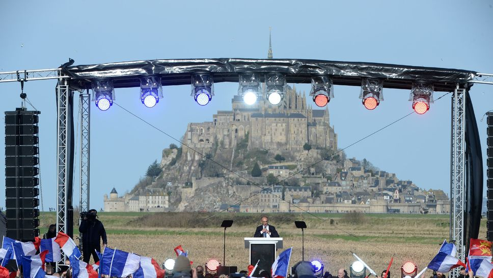 Au pied du mont Saint-Michel, Zemmour présente sa nouvelle recrue  Image28