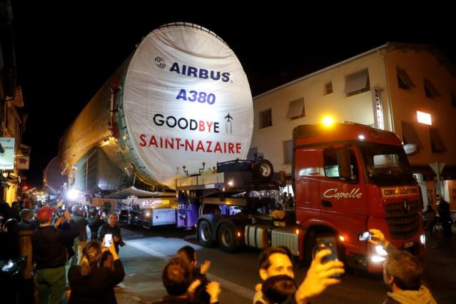 Gard. Un avion passe dans les rues des centres-villes : des images impressionnantes Image850