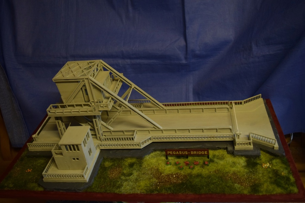 * 1/72      PEGASUS BRIDGE  ITALERI  - Page 3 1310