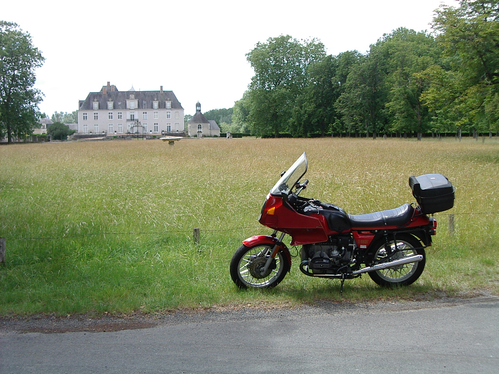 Photos de vous et de votre moto devant ....un château  - Page 20 80rt3011