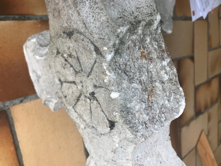 Croix en granit (?) Img_1836