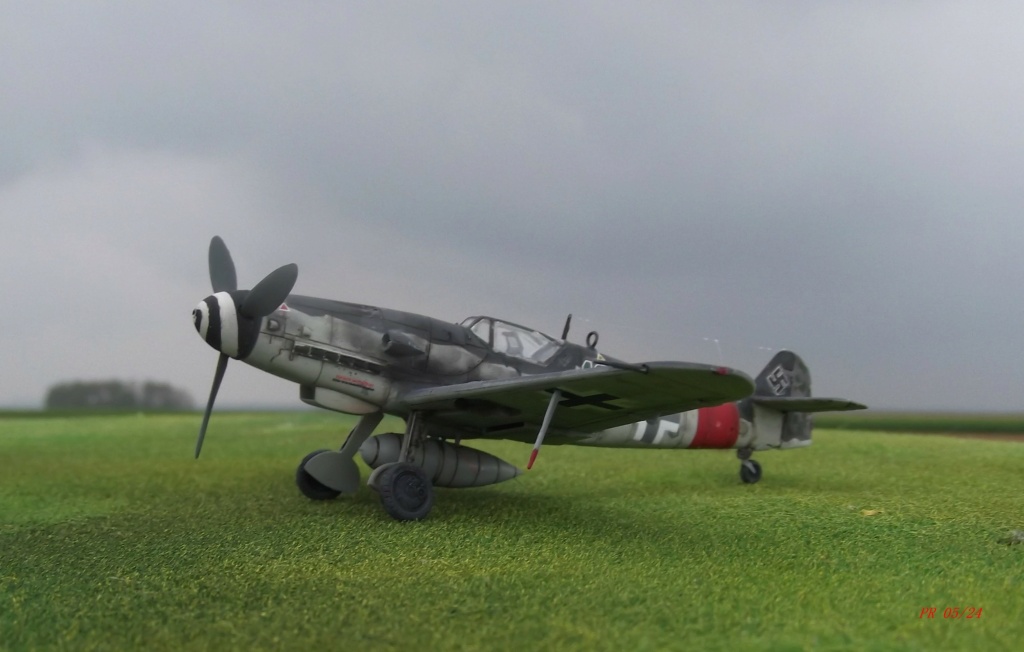 [AZ Model] 1/72 - Messerschmitt  Bf 109 G-14/AS  (bf109) As_08_10
