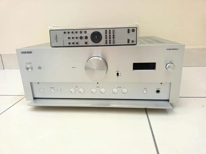 Onkyo A9070 integrated amplifier 268