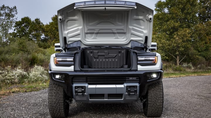 Voilà tout ce que vous devez savoir sur le nouveau Hummer ; GM dévoile le Hummer EV électrique en tant que `` premier supertruck au monde '' pour 112600 $ à partir de 2021 10675311