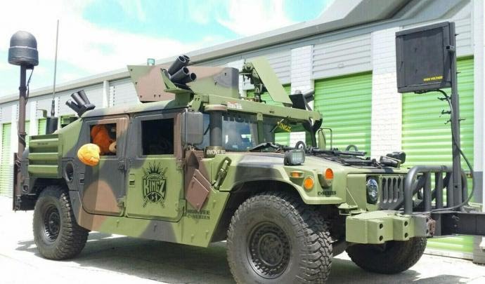 Qui veut acheter un Humvee armé et homologué ? 71252710