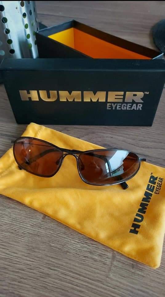 hummer like nothing else ®© avec cette paire de lunettes de soleil Hummer Fb_img46