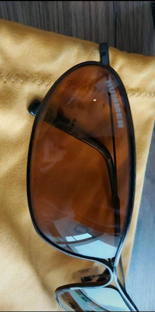 hummer like nothing else ®© avec cette paire de lunettes de soleil Hummer Fb_img48