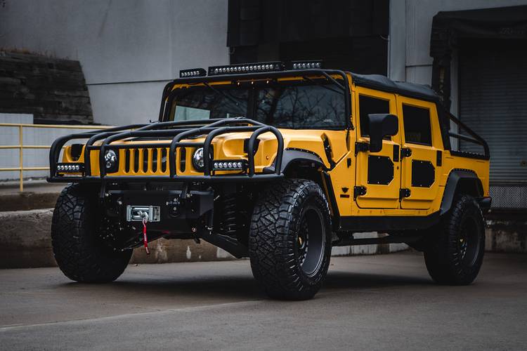 Le Hummer M1-R de Mil-Spec est un chef-d'œuvre monstrueux de 412 000 $ et 800 HP Des milliers d'heures ont été consacrées au processus de restauration de cet ultime Hummer. Https_10