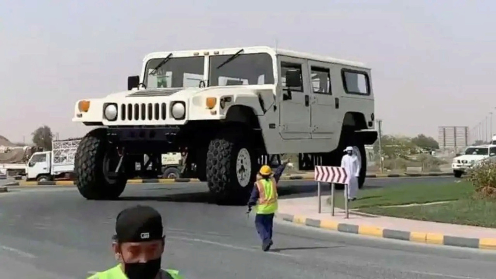 Le plus gros Hummer au monde est le H1 X3 qui mesure plus de six mètres de haut et appartient à la collection de Sheikh Al Nahyan. Hummer36