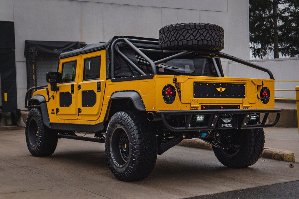 Le Hummer M1-R de Mil-Spec est un chef-d'œuvre monstrueux de 412 000 $ et 800 HP Des milliers d'heures ont été consacrées au processus de restauration de cet ultime Hummer. Mil-sp10