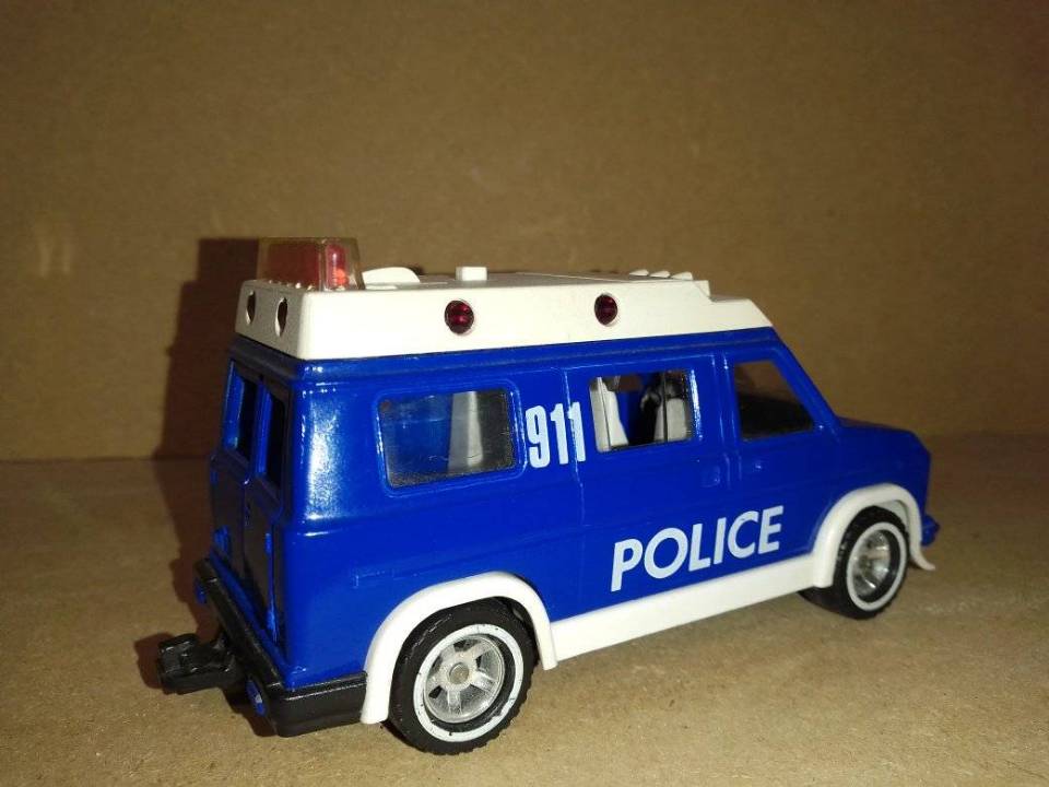 N°3309 Van police 34710210