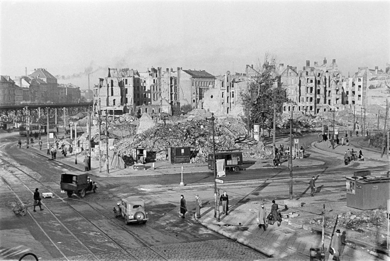 Berlin ....... Das Hallesche Tor  1951_b10