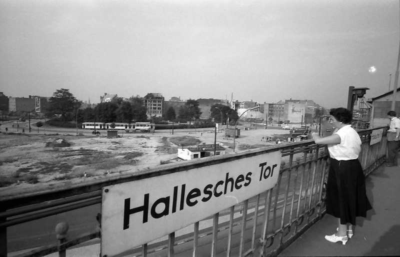 Berlin ....... Das Hallesche Tor  1957_b10