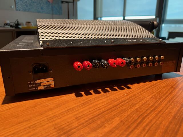 Rogers E40a integrated amplifier (used) Img_6113