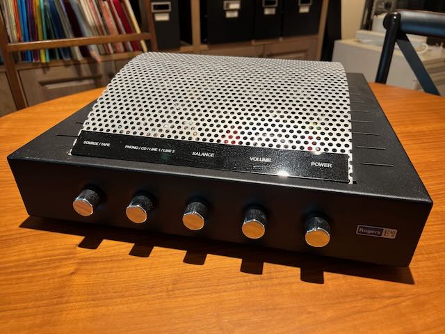 Rogers E40a integrated amplifier (used) Img_6114