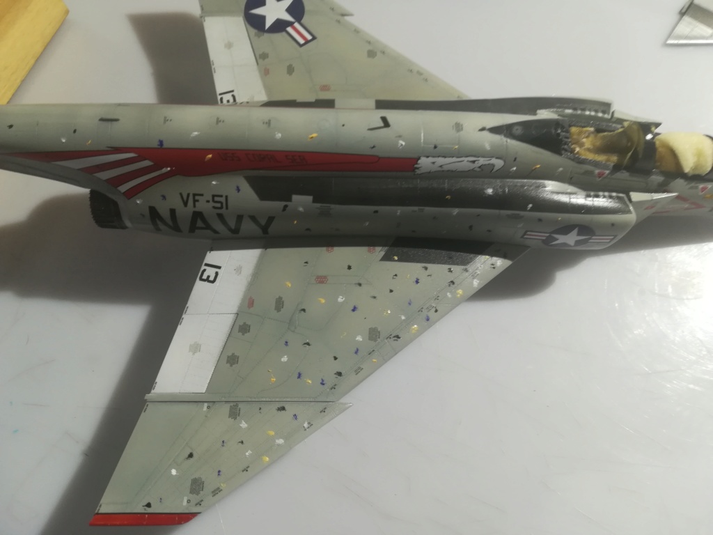 F-4 B Phantom 1/48° - VF-51 - 1972 - Début de patine. - Page 3 Img_2271