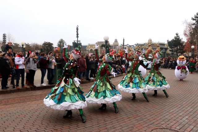 París Express - Blogs de Francia - Fotos con personajes y la parade navideña (9)