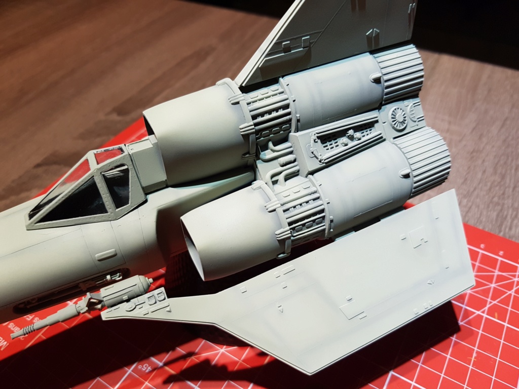 Colonial Viper - Battlestar Galactica - Monogram Galact23