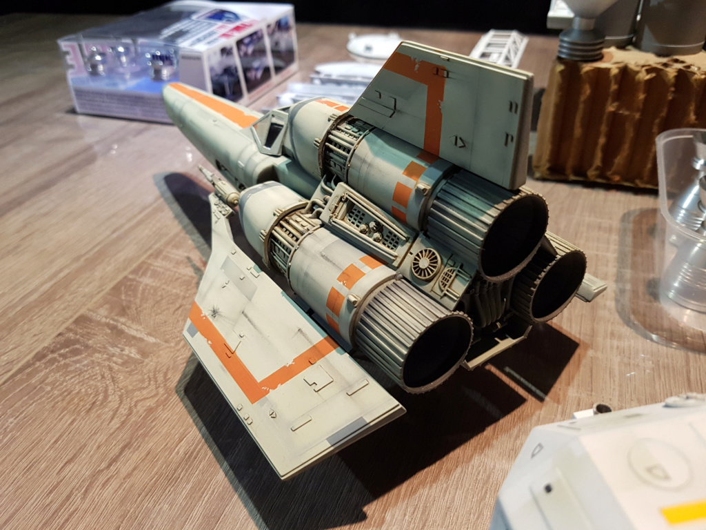 Colonial Viper - Battlestar Galactica - Monogram Galact41