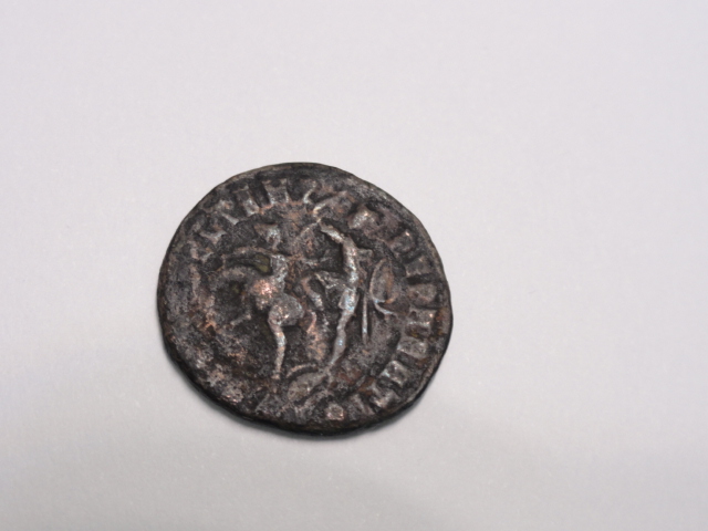 AE3 de Constancio II. FEL TEMP – REPARATIO. Soldado romano alanceando a jinete caído.  Dsc06612
