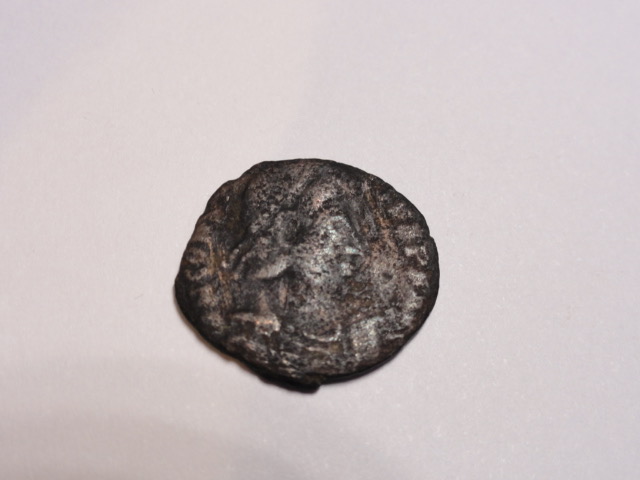 AE3 de Constancio II. FEL TEMP – REPARATIO. Soldado romano alanceando a jinete caído. Dsc06628