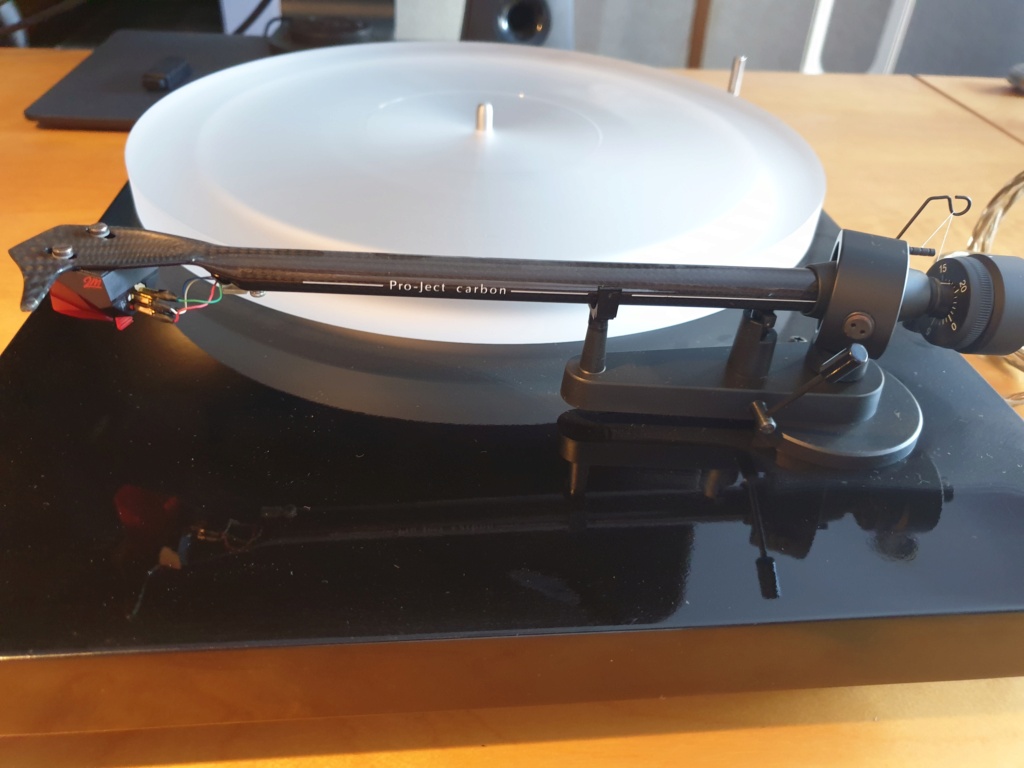 Pro Ject DEBUT Carbon DC w Ortofon 2M Red Cart Turntable 20200810