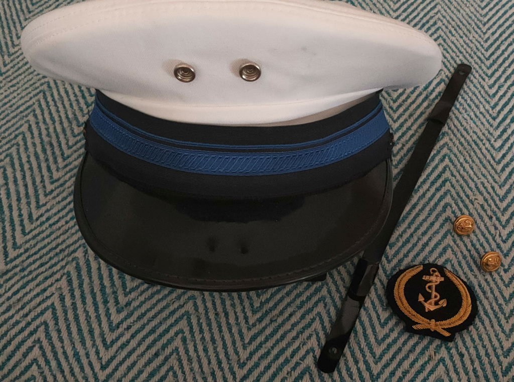 Démontage casquette Gendarmerie Maritime Casque15