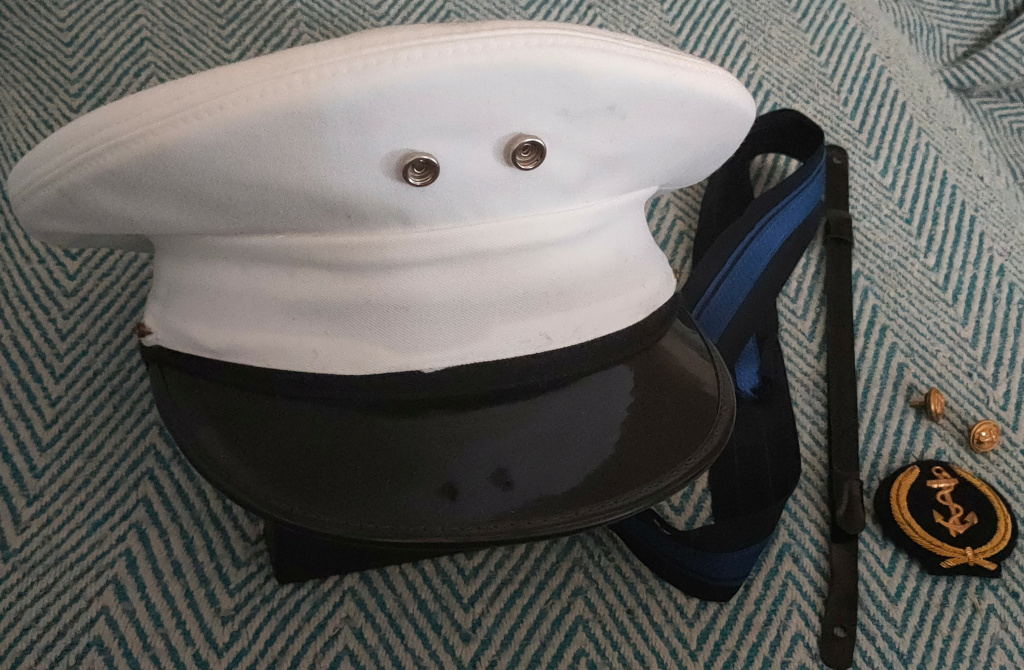 Démontage casquette Gendarmerie Maritime Casque16