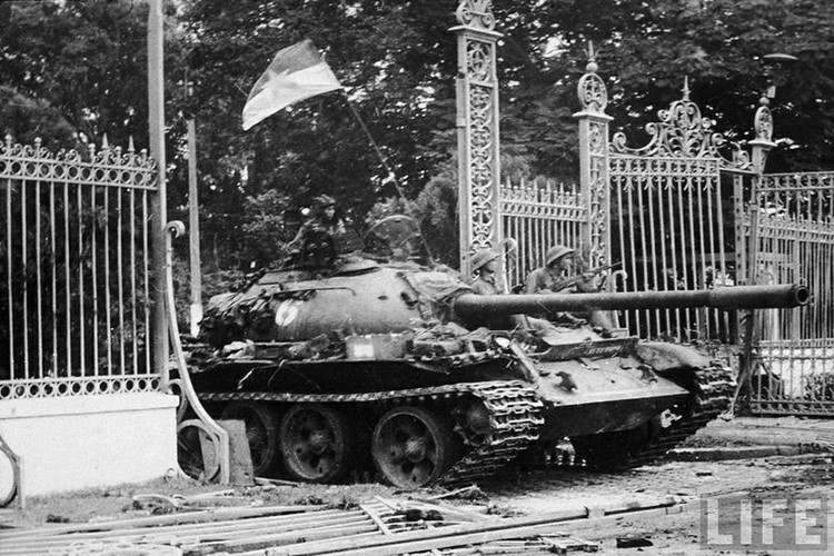 T-54 B Saigon Avril 1975 Xx6_t510