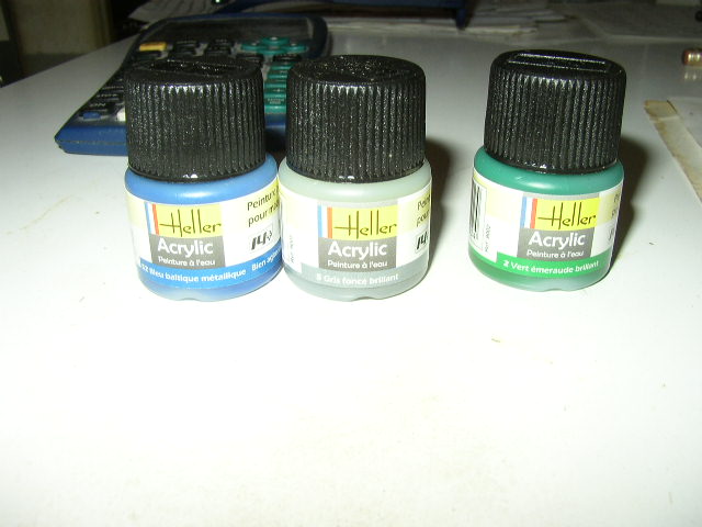 lot de 45 pots peintures heller Heller10