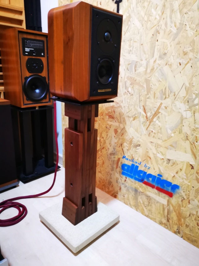 Sonus Faber Minima FM2 with original stand (Used) SOLD Img_2360