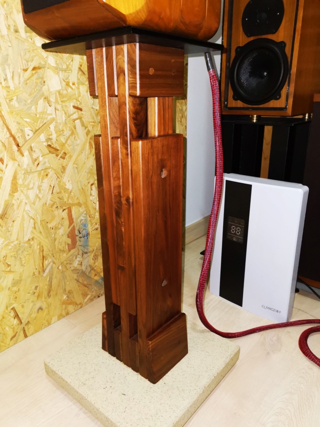 Sonus Faber Minima FM2 with original stand (Used) SOLD Img_2363