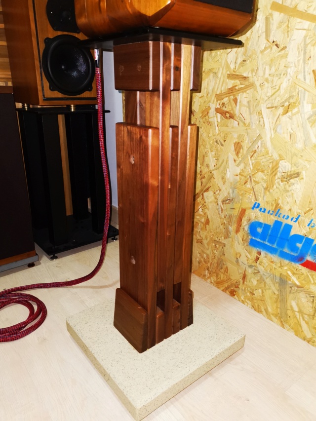 Sonus Faber Minima FM2 with original stand (Used) SOLD Img_2364