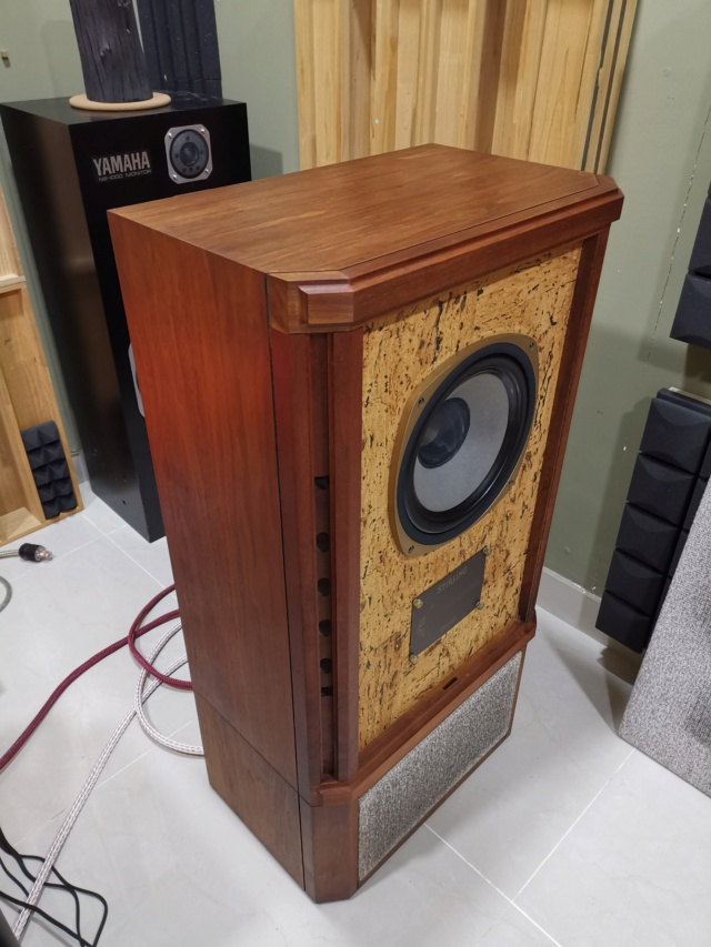 Tannoy Stirling/HW with original stands (Used) Img_2430