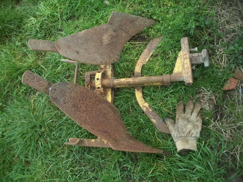 (Vends) charrues et diverses pièces à identifier