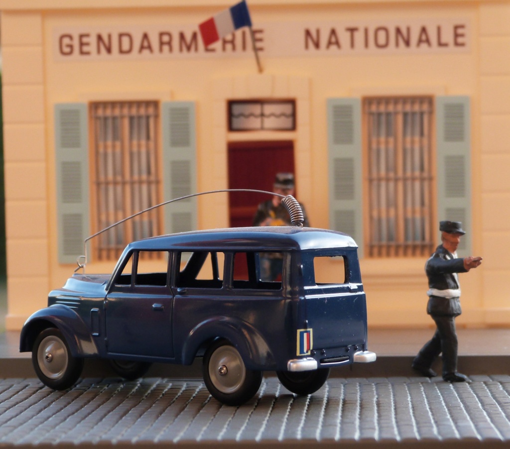 C.I.J. Ref.: 3/69 - Renault Dauphinoise Gendarmerie 7e918d11