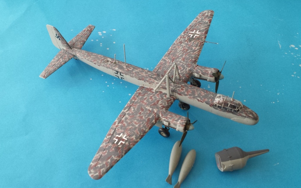 [AMtech] - Ju-88H-3 Mistel 4-4 Fuhrungdmachine + FW 190 F-8 Revell 20181135