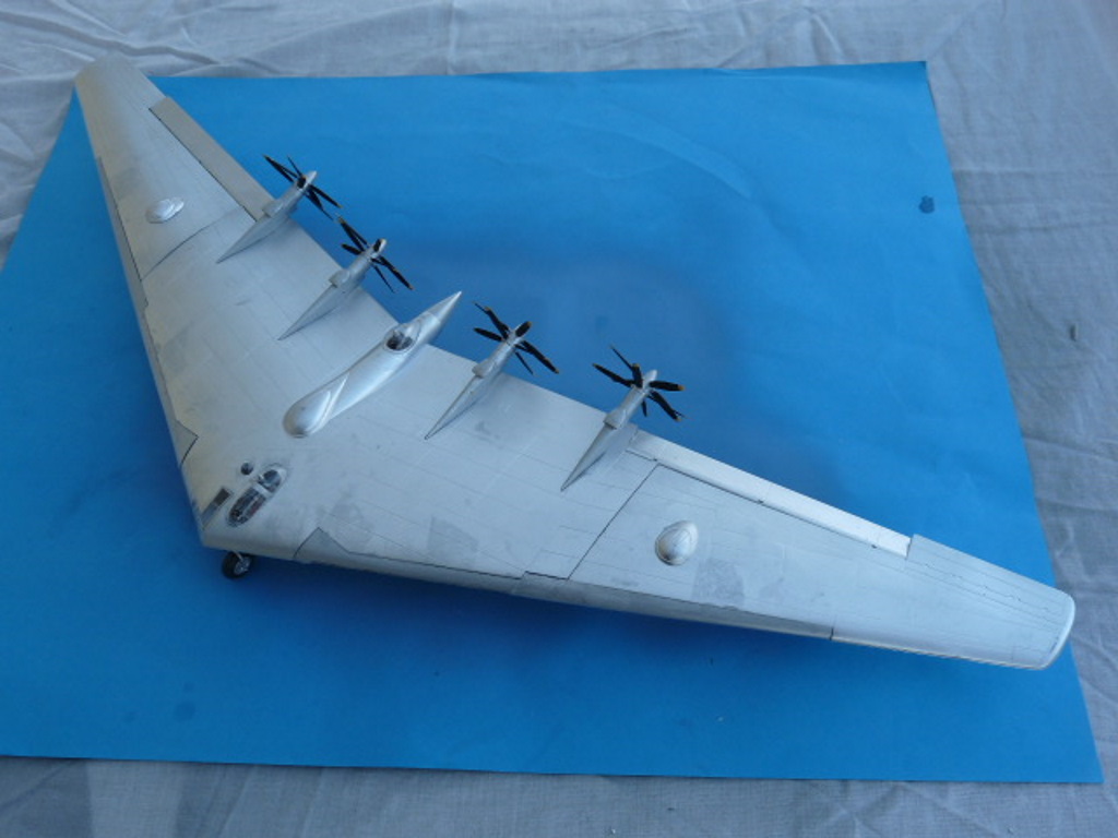 [Italeri] Northrop X/YB-35 Flying Wing P1020448