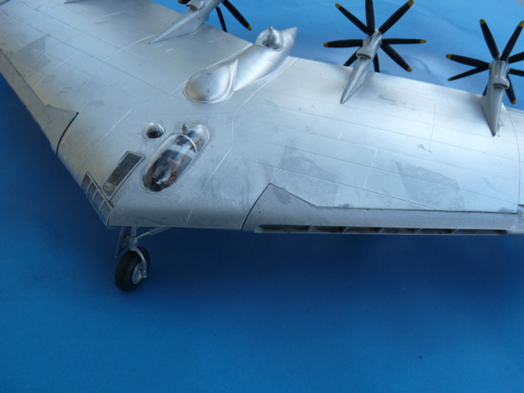 [Italeri] Northrop X/YB-35 Flying Wing P1020449