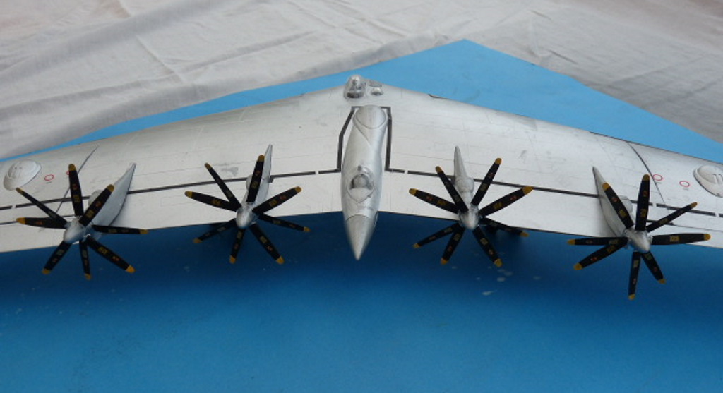 [Italeri] Northrop X/YB-35 Flying Wing P1020456