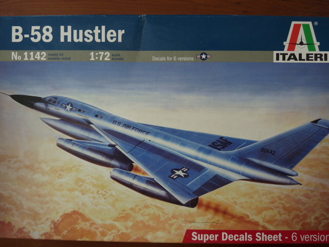 [Italeri] Convair B-58 Hustler P1030483