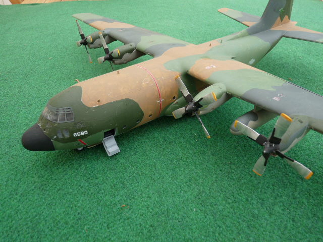 [Italeri] - Lockheed C-130 Hercules P1030627