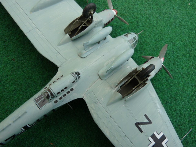 [Italeri] - Heinkel He 111 Z Zwilling P1030721