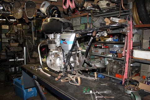 Moteur Triumph dans cadre 350  Img_5613