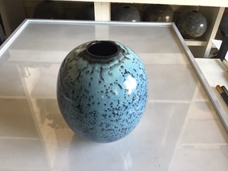 Petit vase boule en grès signé Brig Brig_210