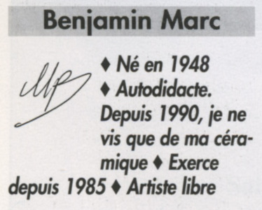 Petit vase boule émaillé bleu moucheté signé MB en creux en dessous / Marc BENJAMIN Mb10
