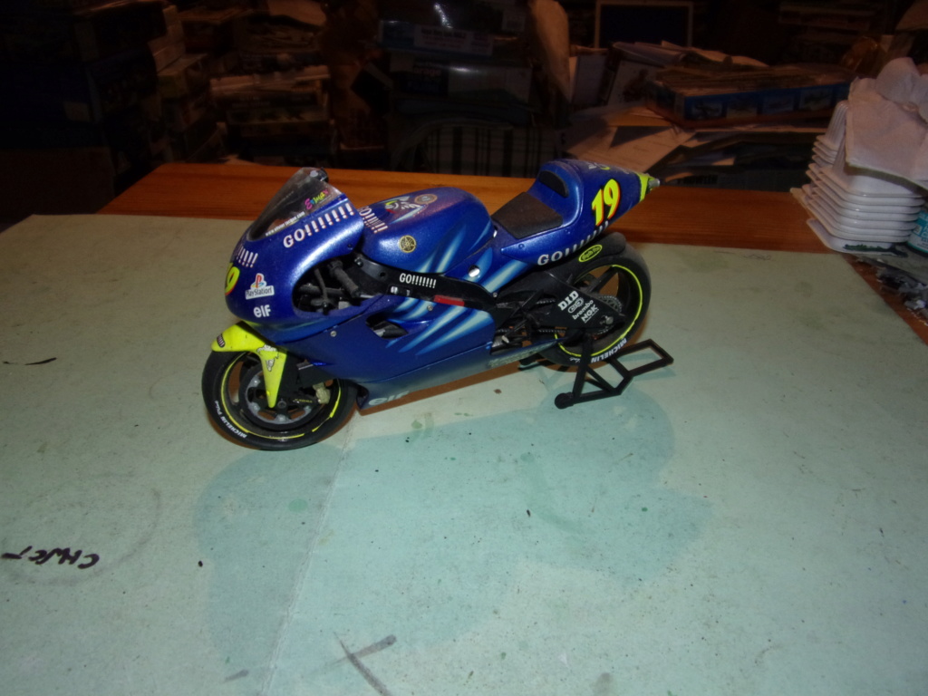 TECH3 YAMAHA YZR 500 '01 [tamiya - 1/12éme] 105_0747