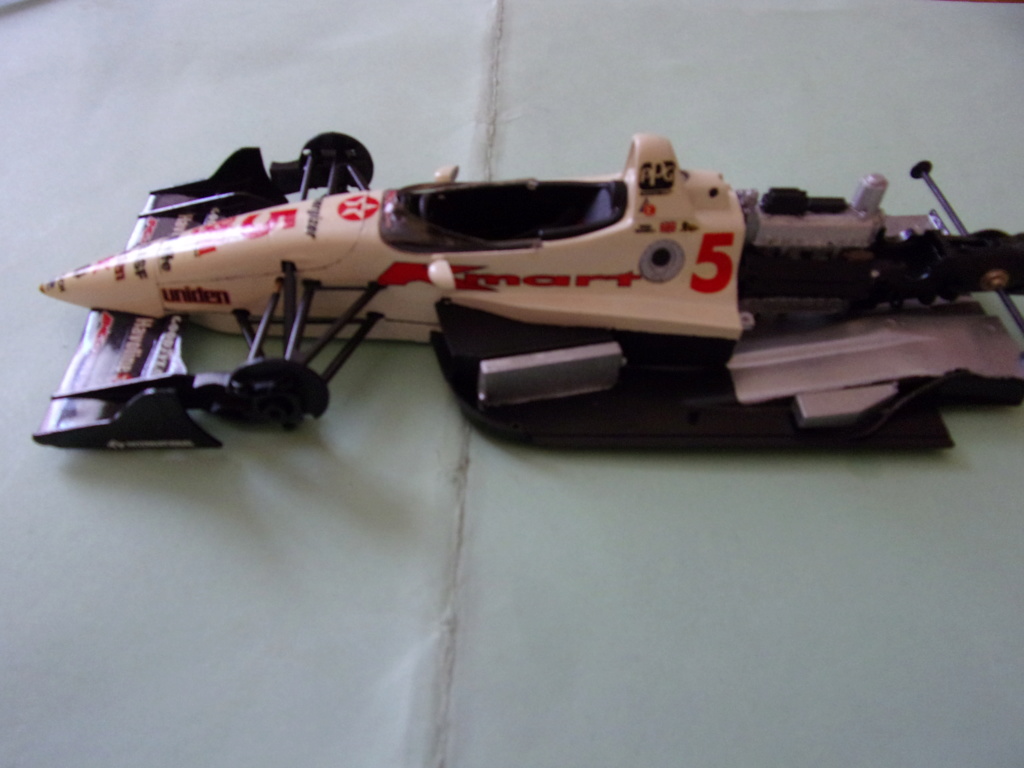 NEWMANN HAAS LOLA T93/00 FORD [TAMIYA - 1/20éme Snap-loc] 105_6538