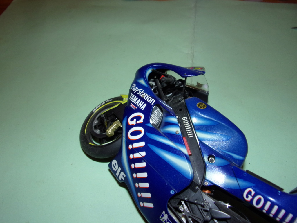 TECH3 YAMAHA YZR 500 '01 [tamiya - 1/12éme] 105_6550